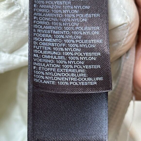 The North Face Women's Light Gray Puffer Jacket - Picture 10 of 10